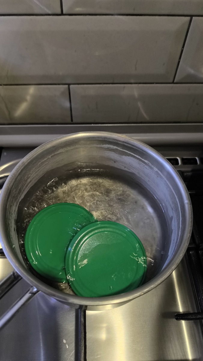 Кипячение металлических крышек