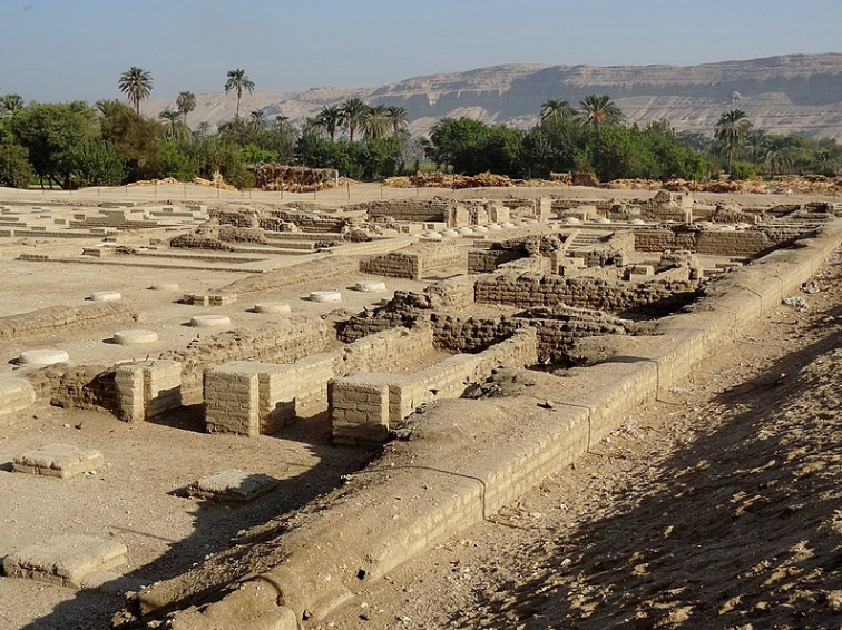 Руины дворца в Амарне (источник: https://ru.wikipedia.org/wiki/Амарна)