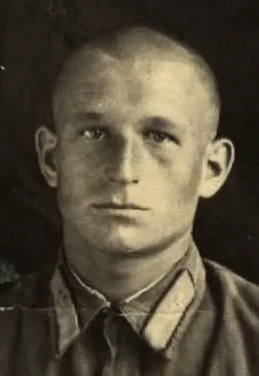 М.Т.Степанищев во время учебы. Источник - https://1418museum.ru/heroes/55230714/