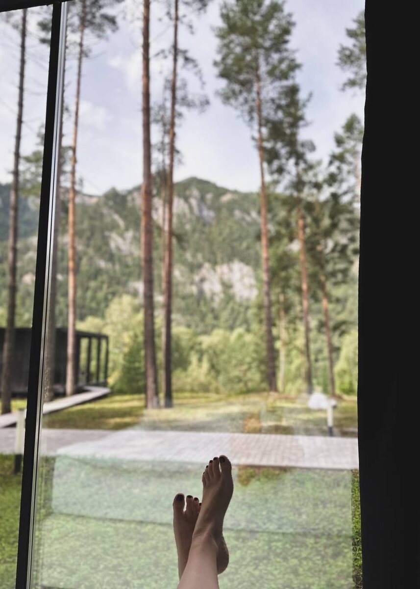 Вид на горы из зеркального домика