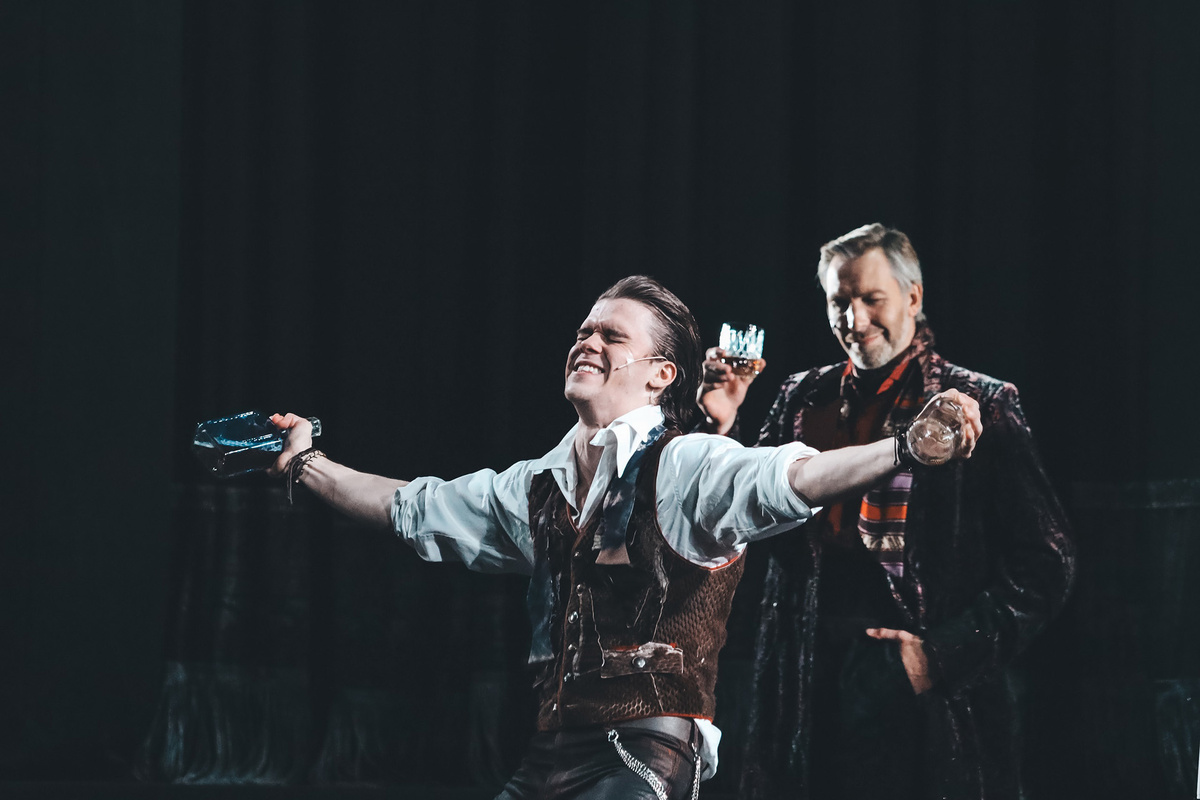    Сцена из спектакля «Плохие хорошие»