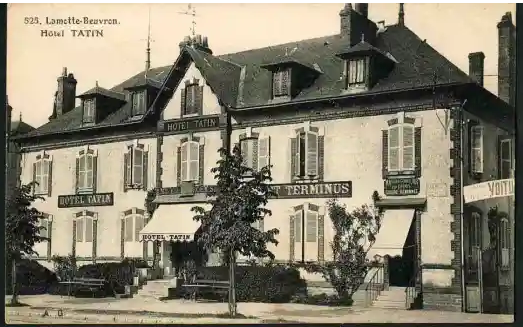 Гостиница в городе Ламотт-Бёврон сестер Стефани и Каролины Татен