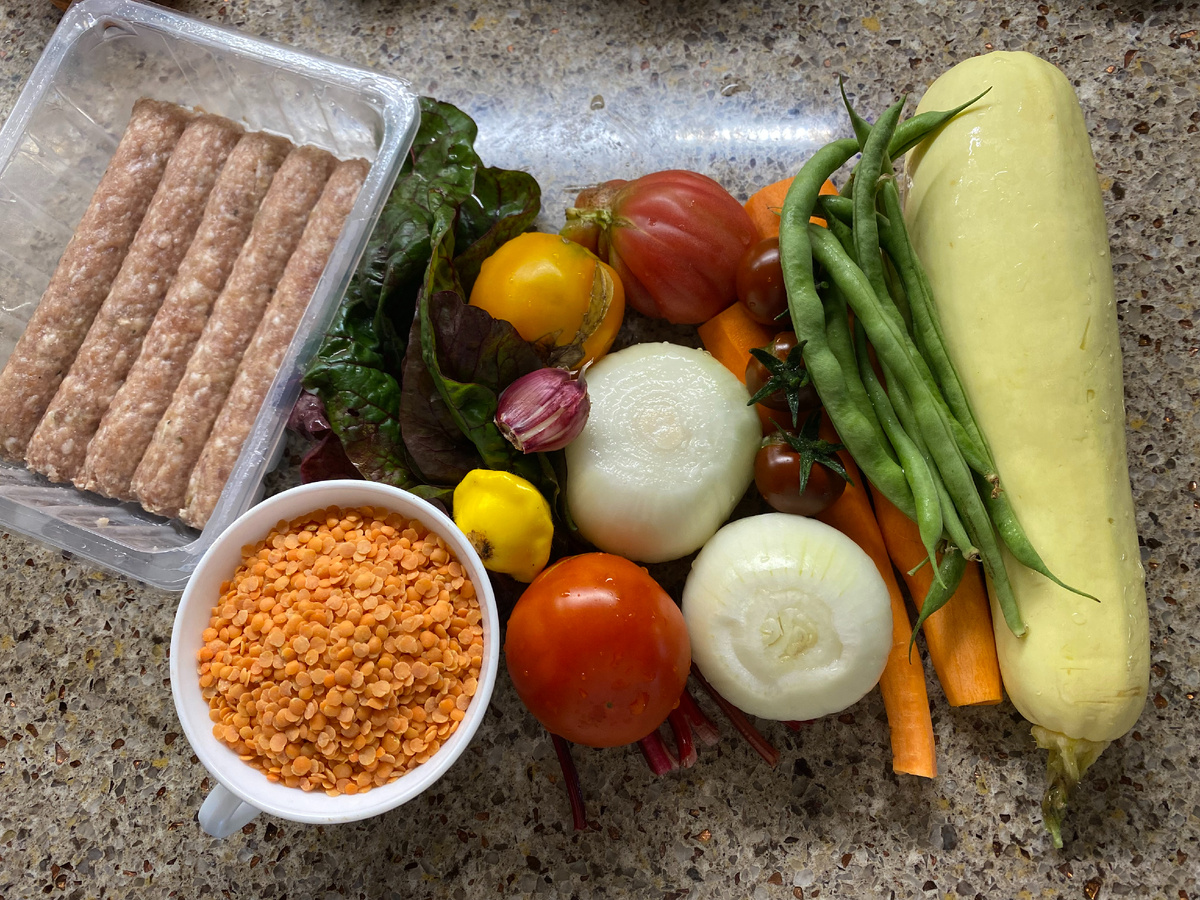 Вариант скоромный, с колбасками, фото автора