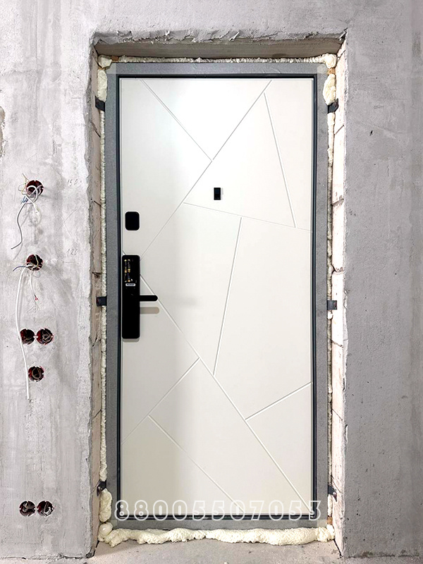 дверь с электронным замком