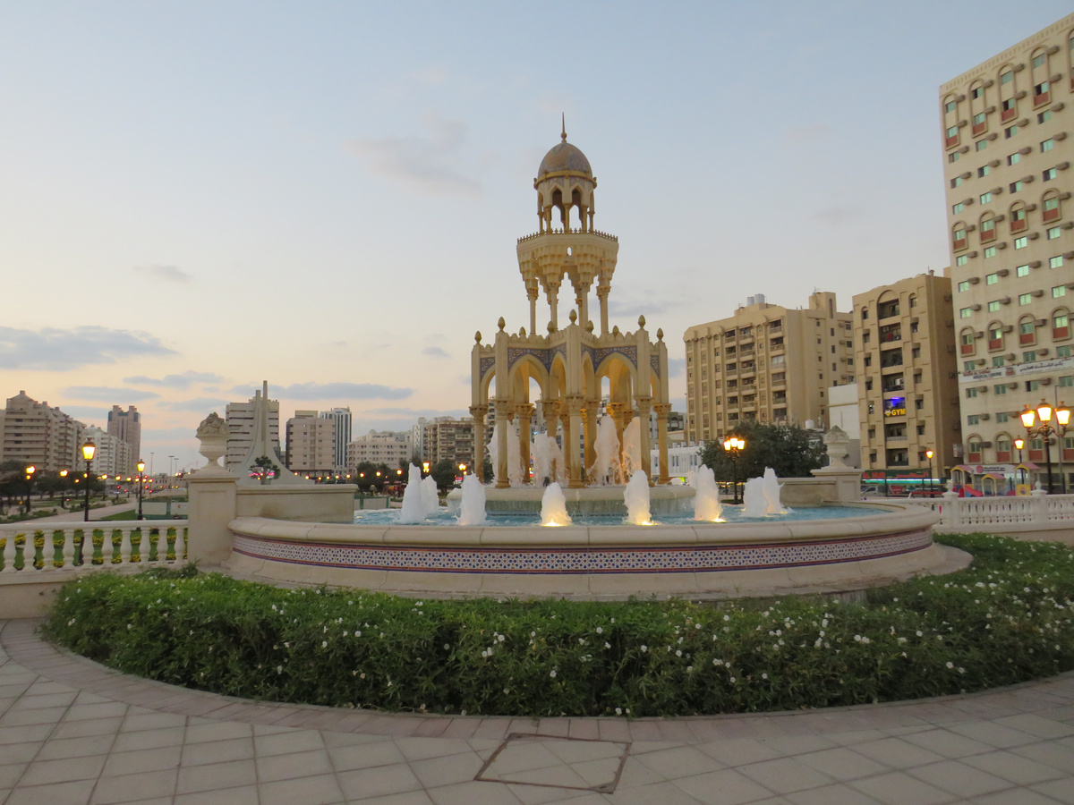 Парк на площади Аль-Ролла в Шардже, где я убедился, что карта UnionPay Россельхозбанка работает