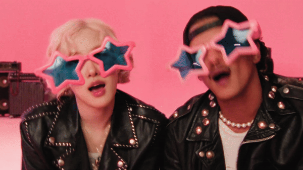 Кадр из видеоклипа ROSÉ & Bruno Mars «APT.»