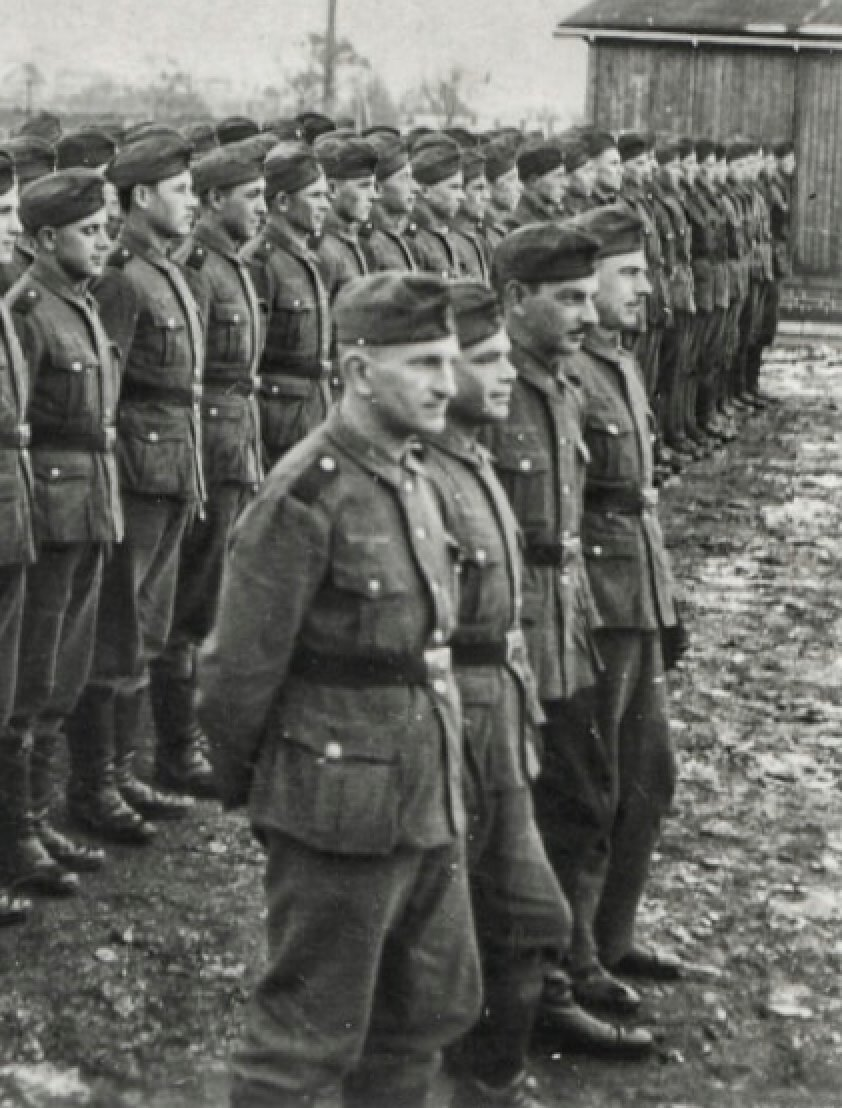 Пособник немецких оккупантов, будущий главарь УПА Роман Шухевич на службе в 201 шуцманшафтбатальоне