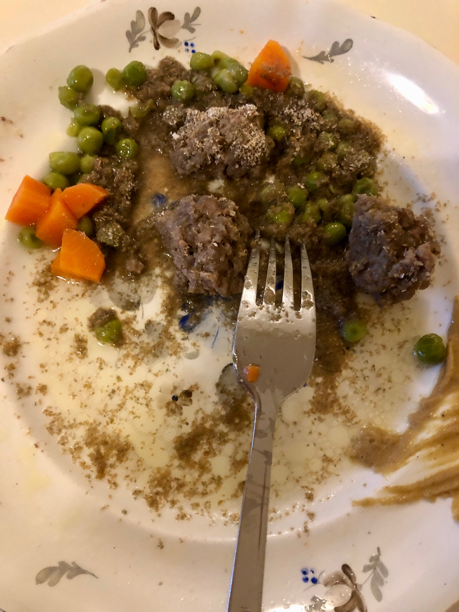 Остатки сладки, даже если это отруби с мясным соусом 😊👍