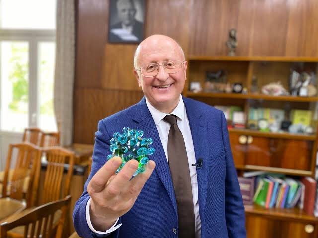 С новым Гадом!