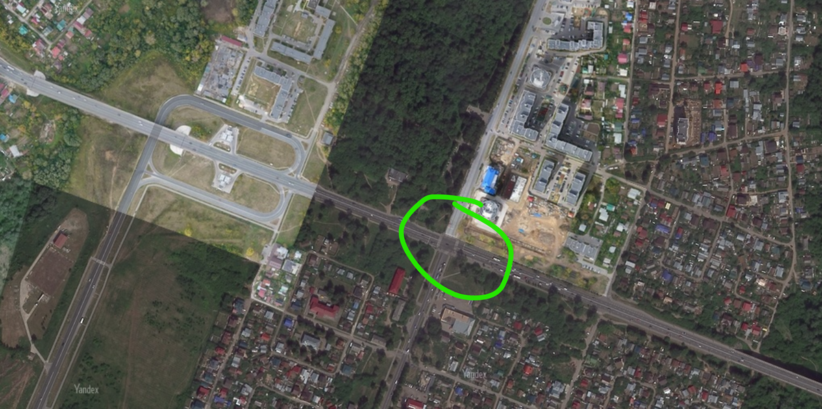 Вот так выглядит область моделирования, зеленым кружком выделен "проблемный" регулируемые перекресток