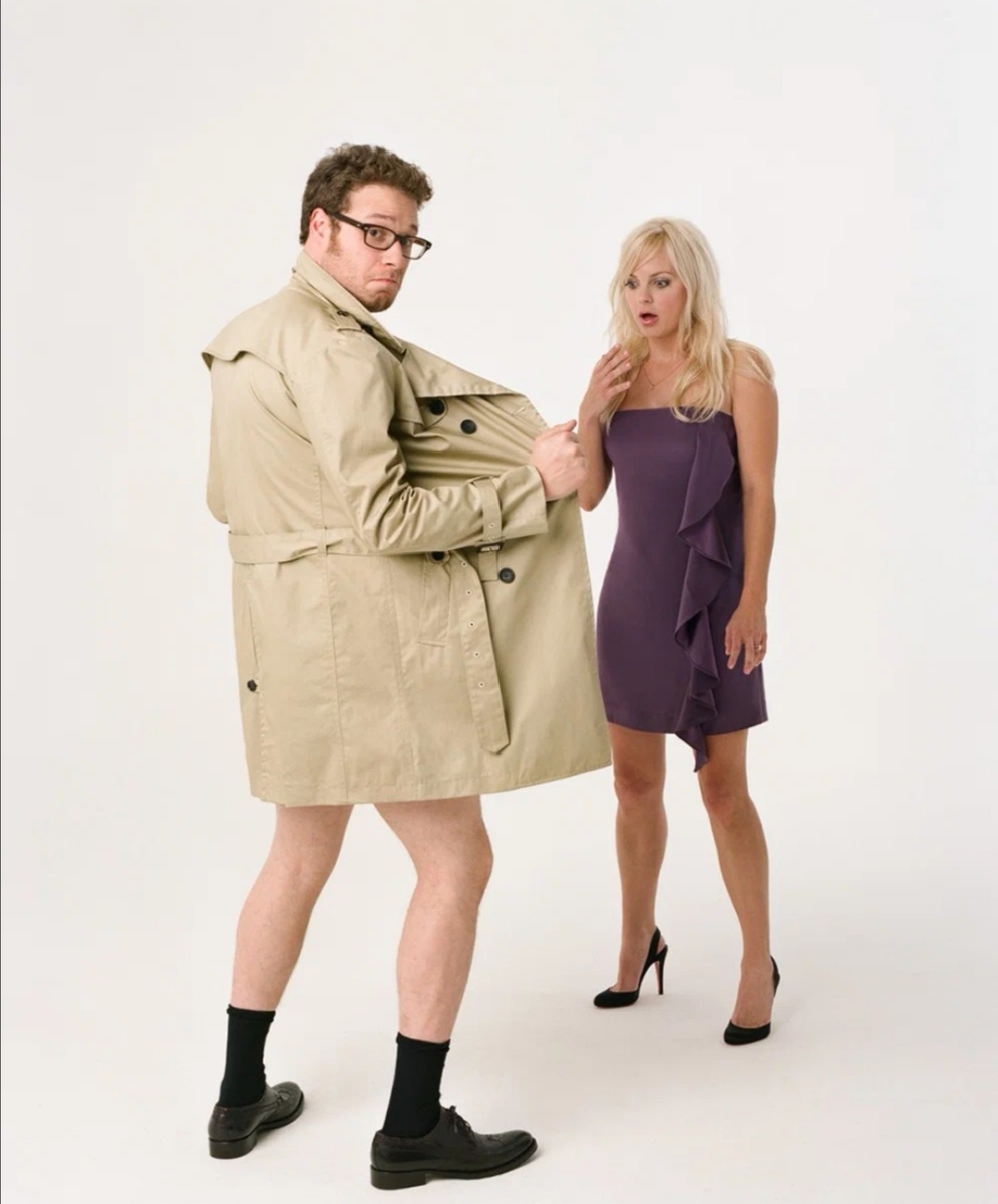 У вас на подкладе плаща отвратительно кривые отстрочки! 😆Как так можно ходить? Это- моветон! Сегодня Маэстро сделал мой день стихами👇 Фото: промо фильм ,, Типа Крутой охранник " КиноПоиск.