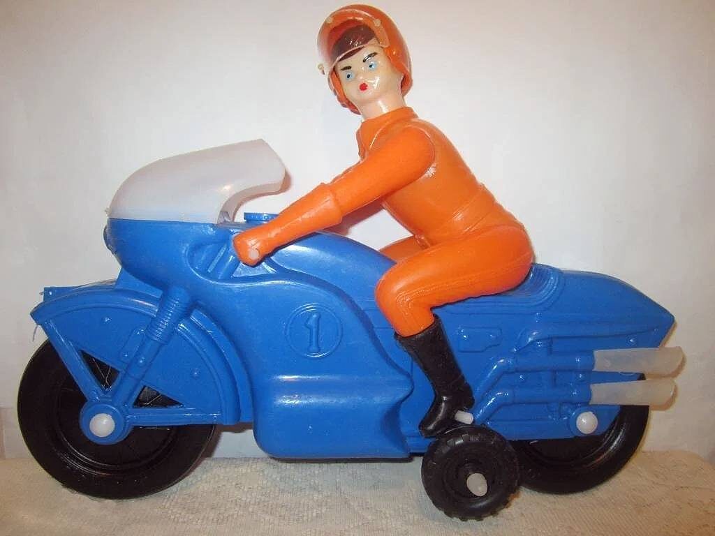 Мотоцикл, производитель- фабрика "Полимер", г. Харьков. Фото из открытых источников, листаем галерею -->>