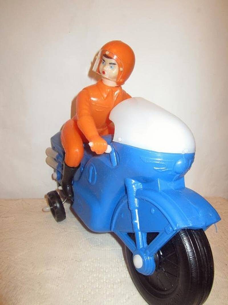 Мотоцикл, производитель- фабрика "Полимер", г. Харьков. Фото из открытых источников, листаем галерею -->>