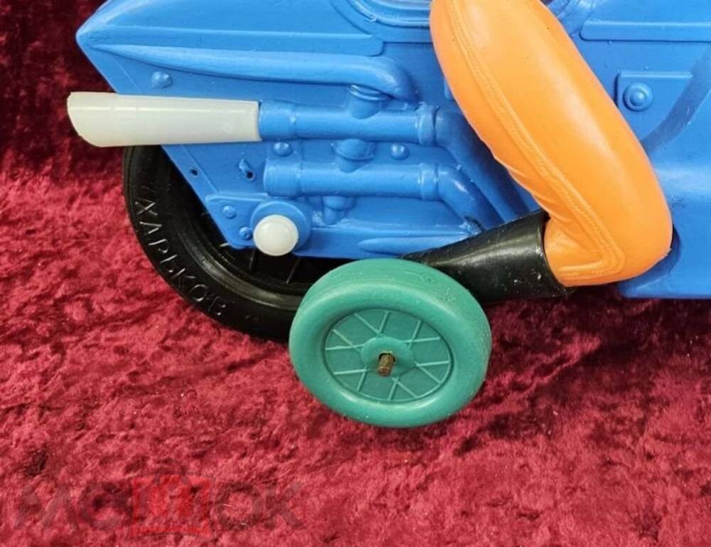 Мотоцикл, производитель- фабрика "Полимер", г. Харьков. Фото из открытых источников,