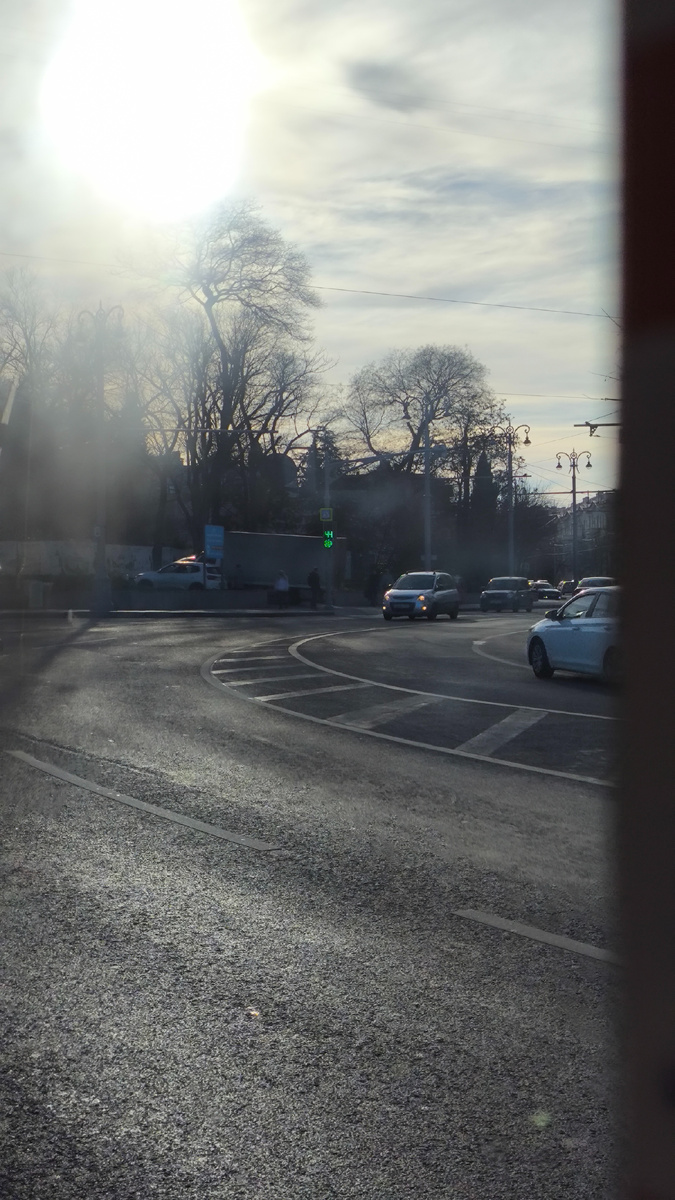 Рядом с джипом гуляет наш сын))