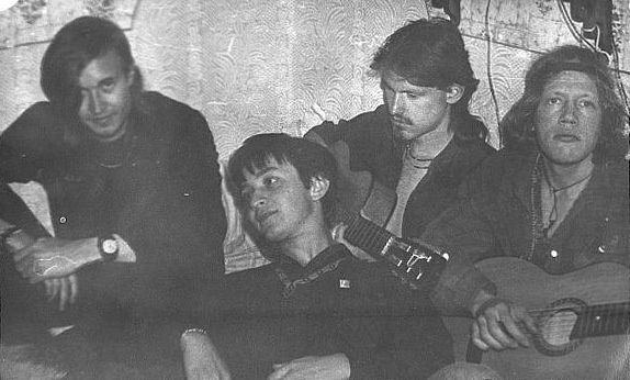 Егор Летов, Дима Кузьмин "Лукич" и другие.  Фото из архива группы в ВК "Чёрный Лукич"