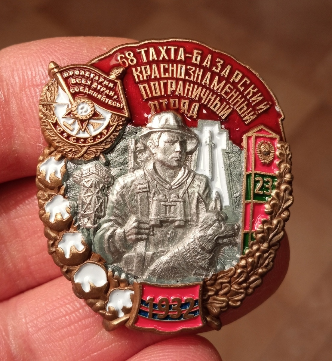 Подкрасил солдатика с собакой серябрянкой, цвет свинцовый не устроил))