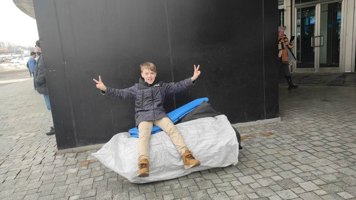 Радостное ожидание погрузки в машину