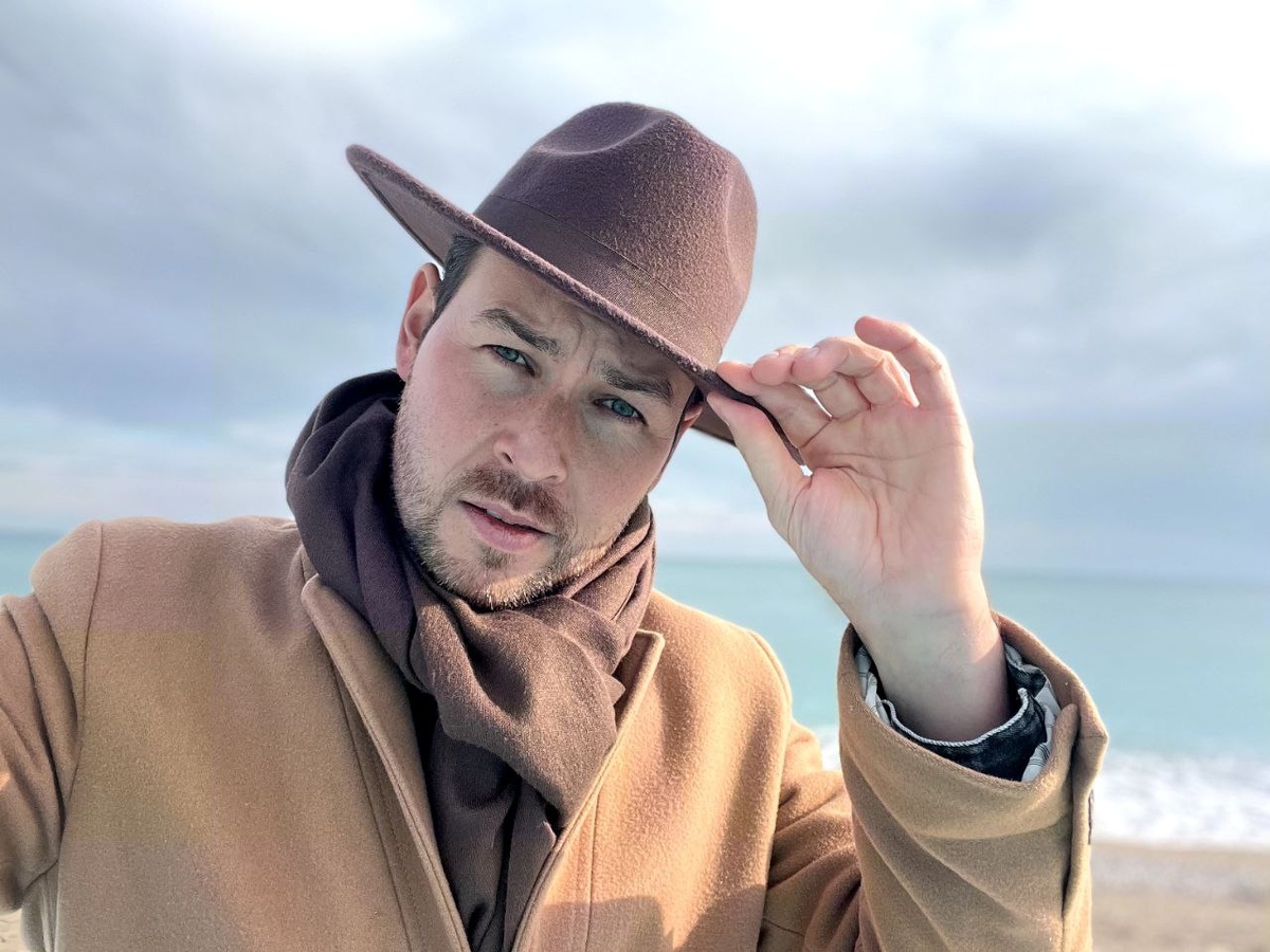 Готов снять перед вами шляпу в знак уважения и благодарности!)