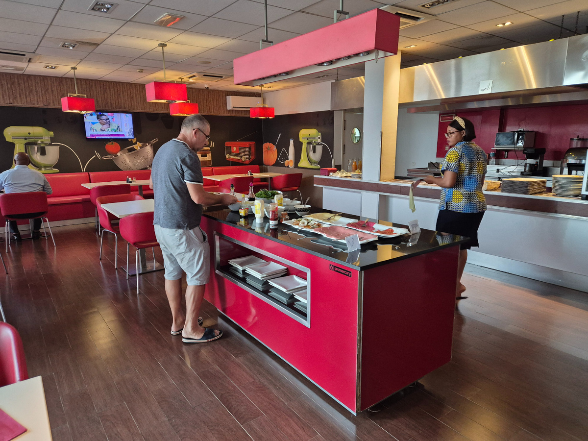 завтрак в отеле Ибис, Малабо,  Экваториальная Гвинея 