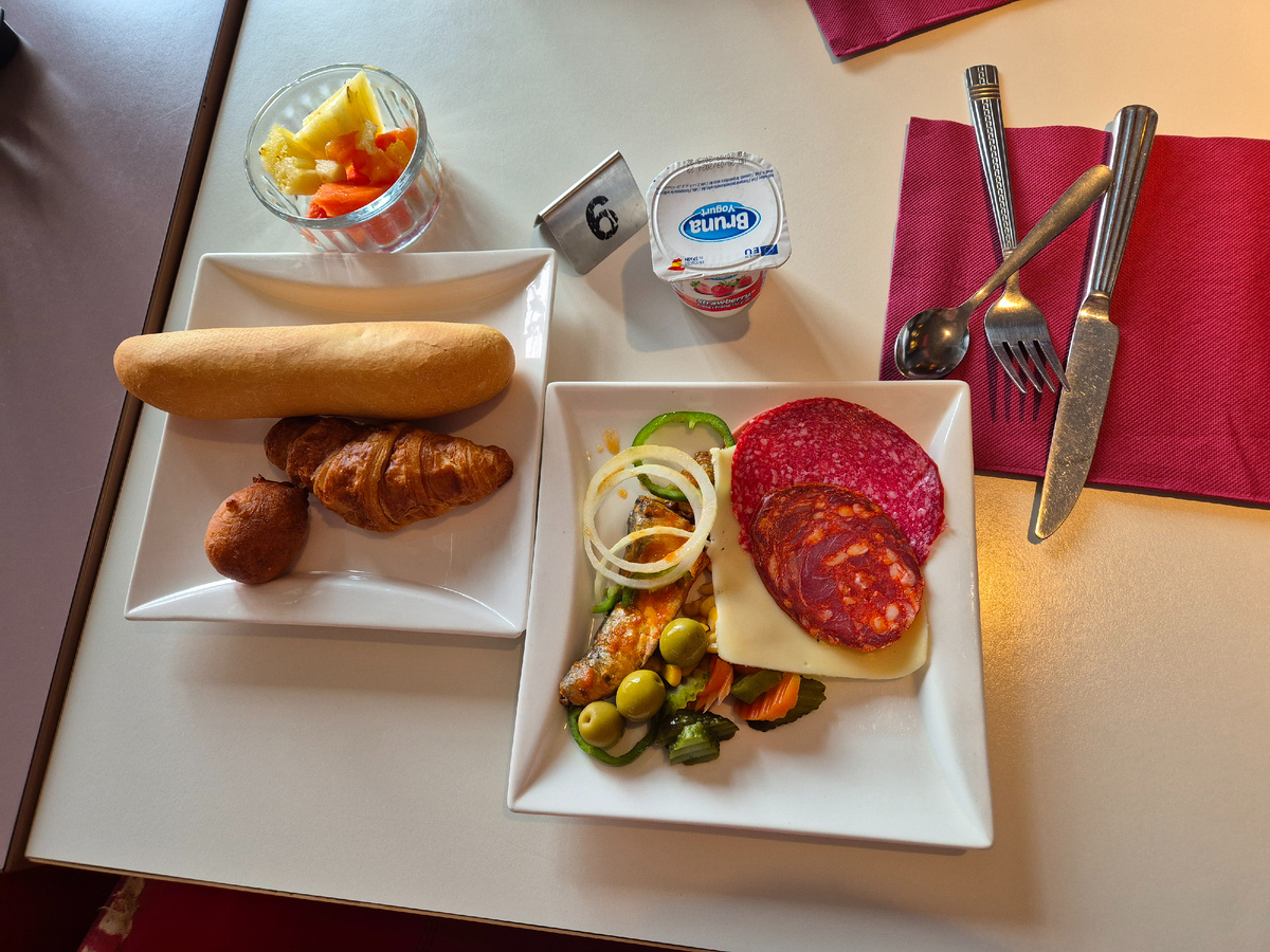 завтрак в отеле Ибис, Малабо,  Экваториальная Гвинея 