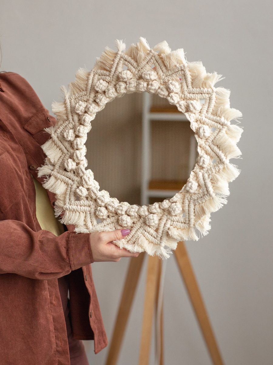 Молочное бохо-зеркало