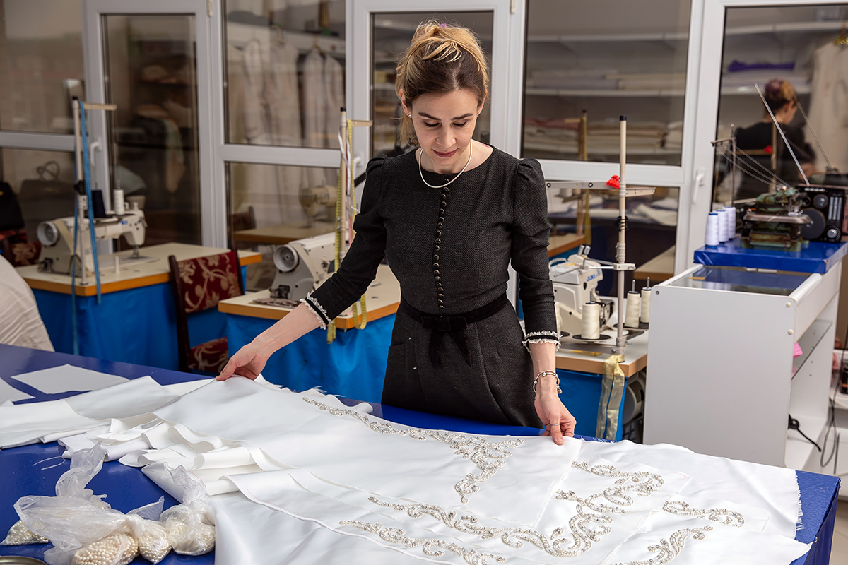 Свадебный модельер Айна Инаркиева. Фото: Евгений Шивцов