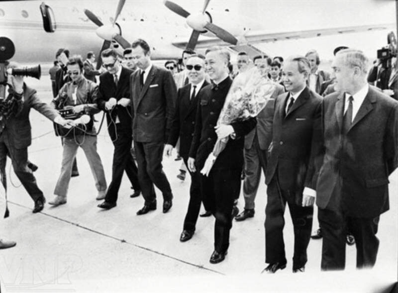 Прибытие Ле Дык Тхо в Париж