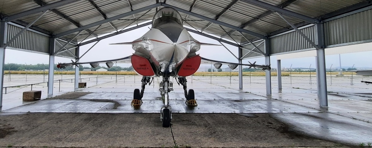 Рафаль. Самолет имеет низкую ЭПР для машины поколения 4++. 