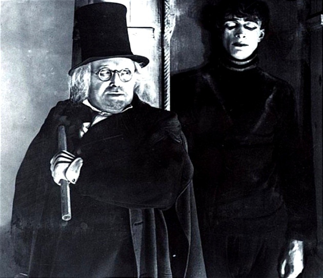 Кадр из фильма "Кабинет доктора Калигари", 1920 год. "Доктор Калигари и Чезаре".