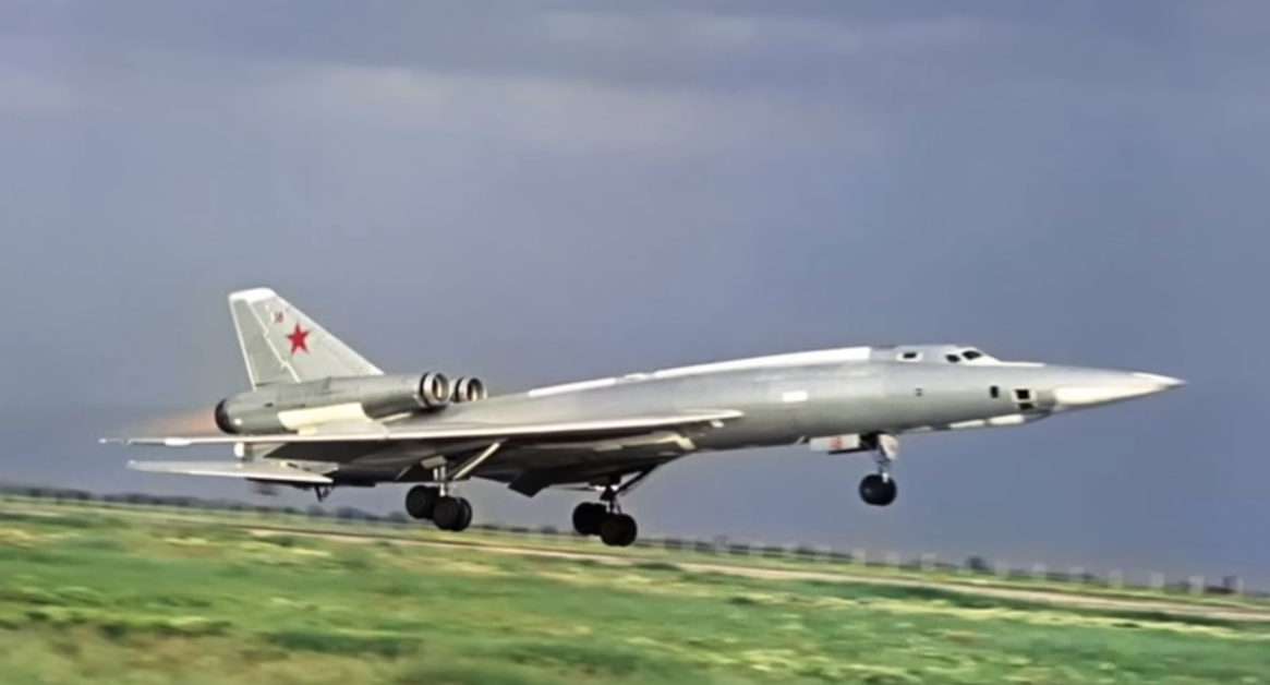 Тяжелый дальний сверхзвуковой бомбардировщик Туу-22