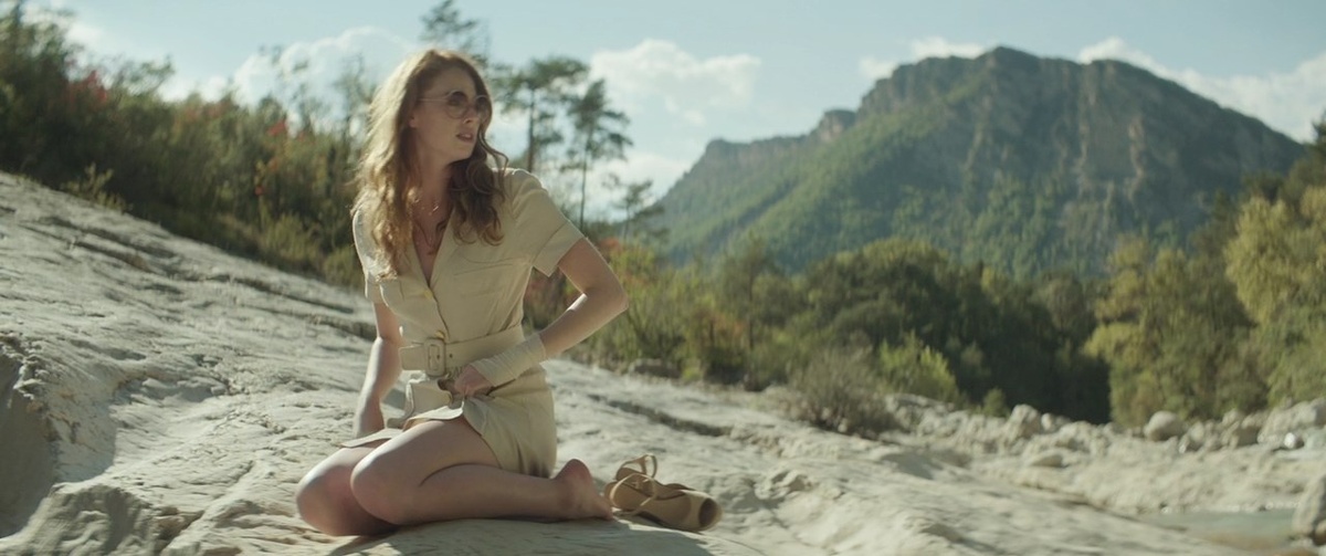 Кадр из фильма ««Дама в очках и с ружьем на автомобиле» (2015)