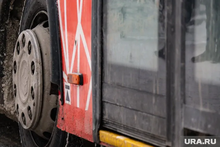 Поездка в междугороднем автобусе обернулась для женщины травмой ноги
Фото: Руслан Яроцкий © URA.RU