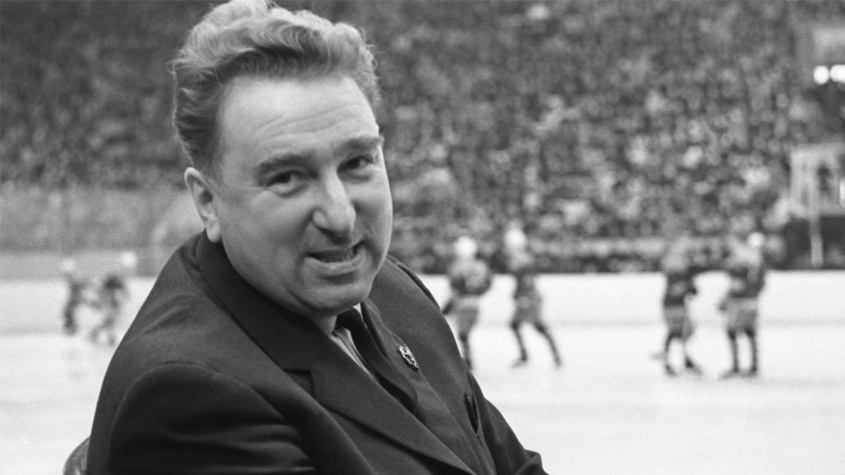 В тот момент его заметил знаменитый тренер