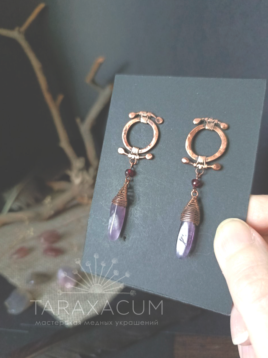 Серьги из комплекта Ловец снов. Это не только эффектное и оригинальное украшение. Это ещё и литотерапевтическиая сборка, призванная помочь человеку осознать свои желания и интересы и разрешить себе их, наконец