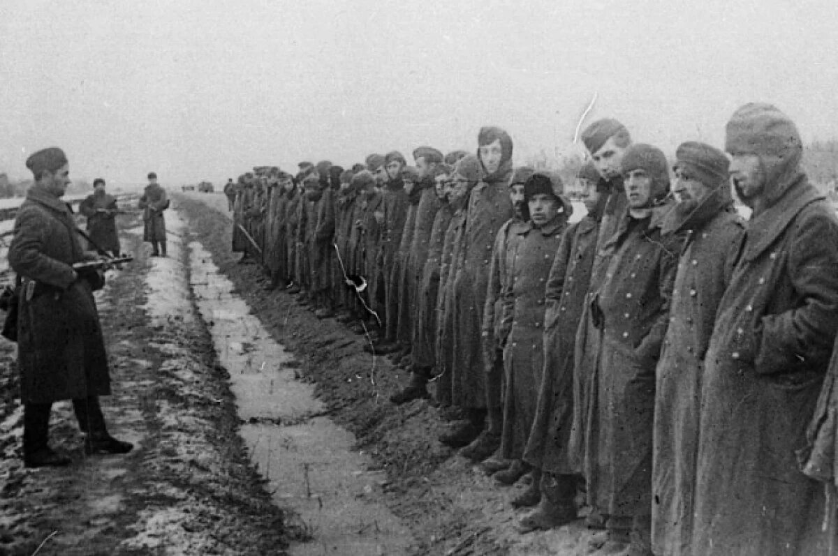    Прячась от плена, жила в шалаше.