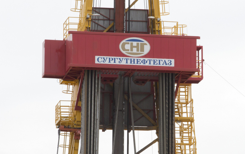    США ввели санкции против «Сургутнефтегаза» и его банка