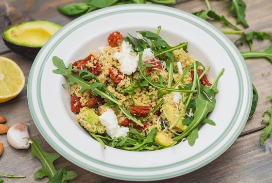    Кускус с овощами и руколой