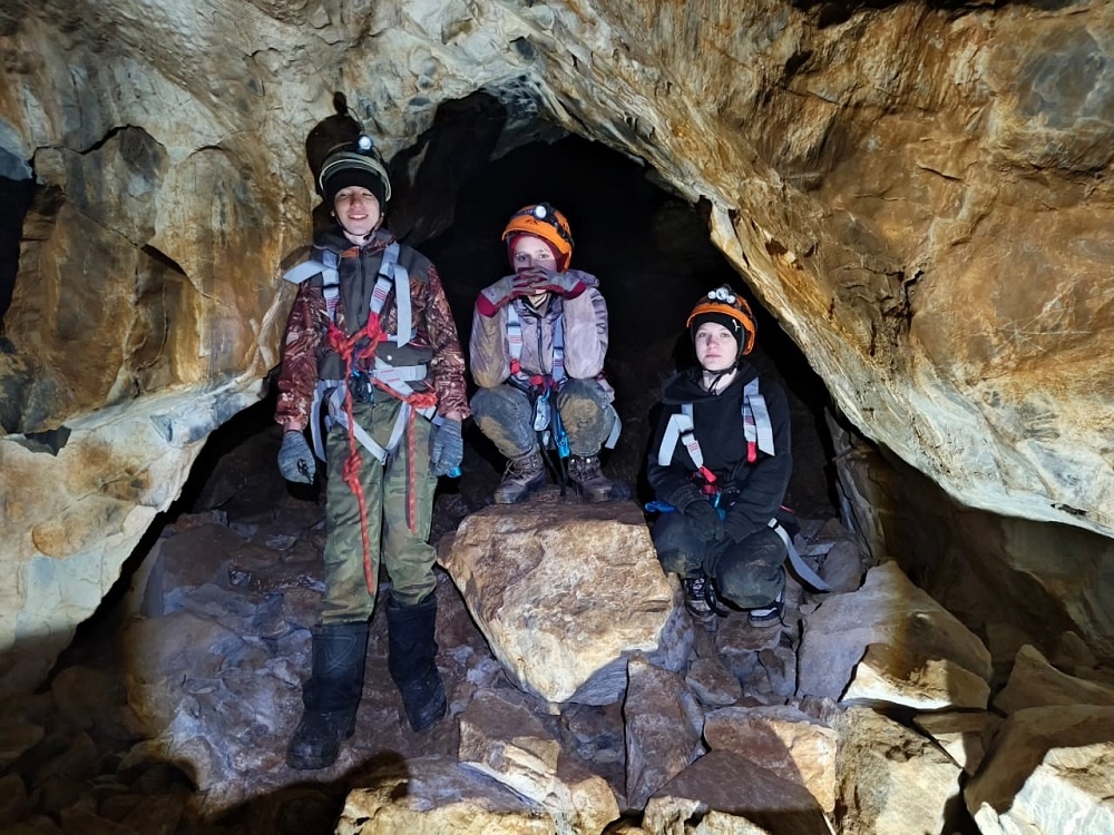    В пещерах Хакассии. Фото группы МБУ ДО "ИР СЮТур