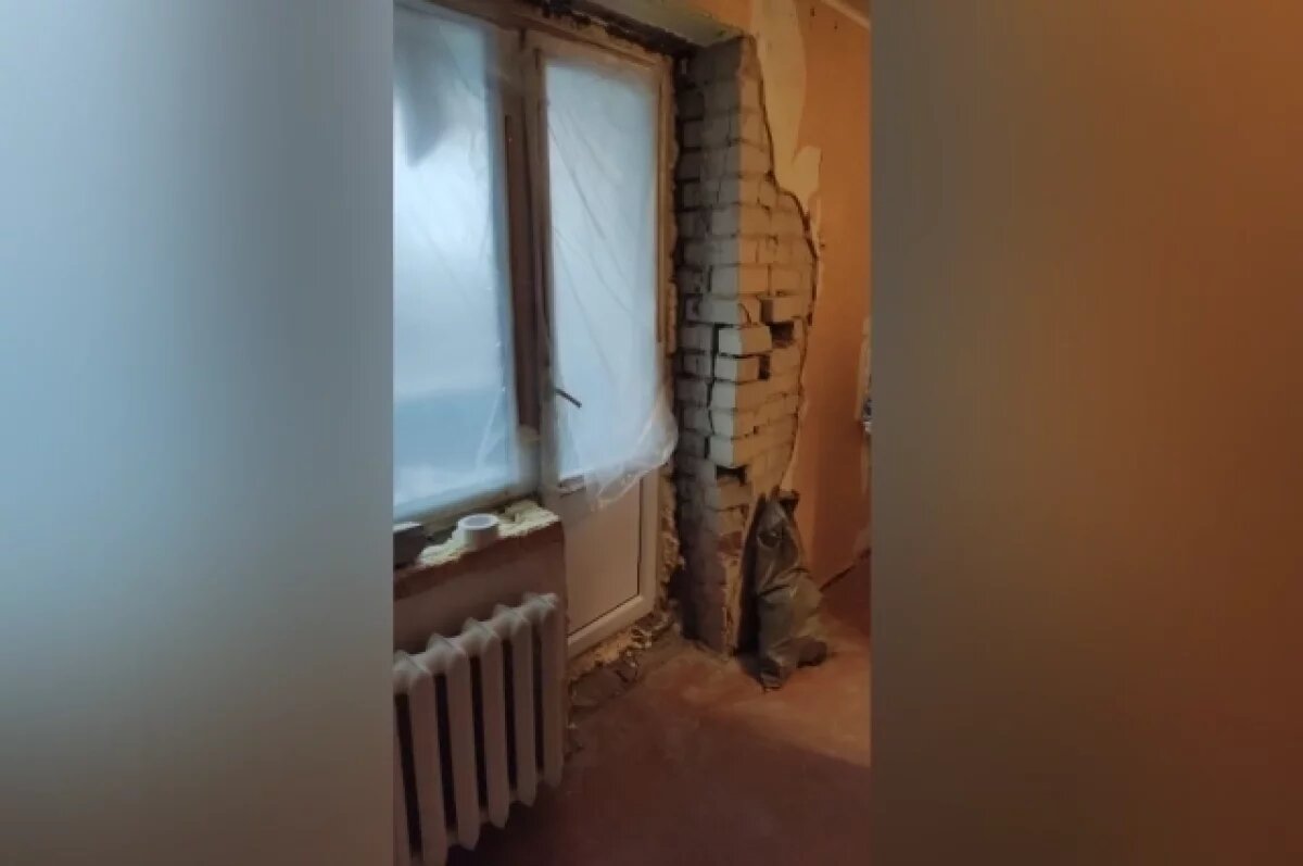    В результате атаки повреждена квартира в одном из районов города.