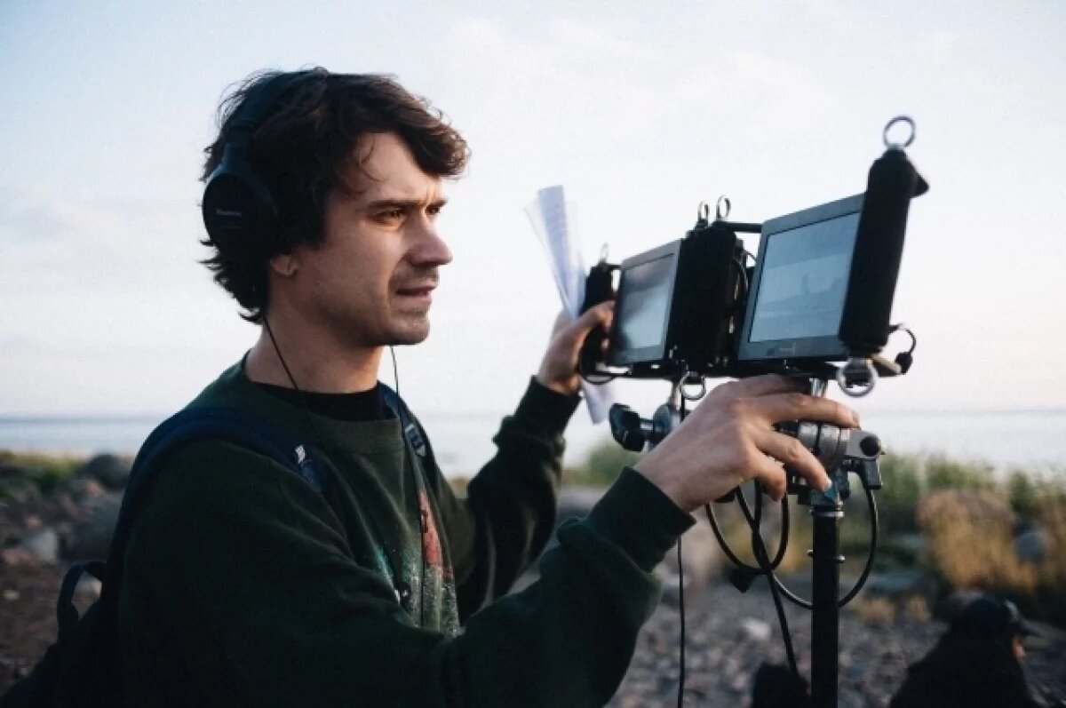    Время сказок и триллеров.