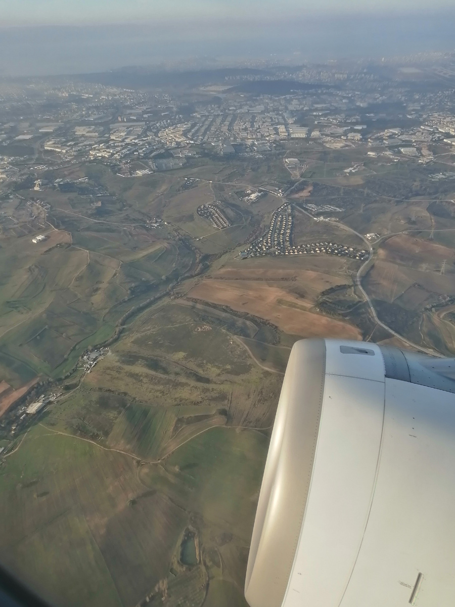 Снега  нет, зато травка есть