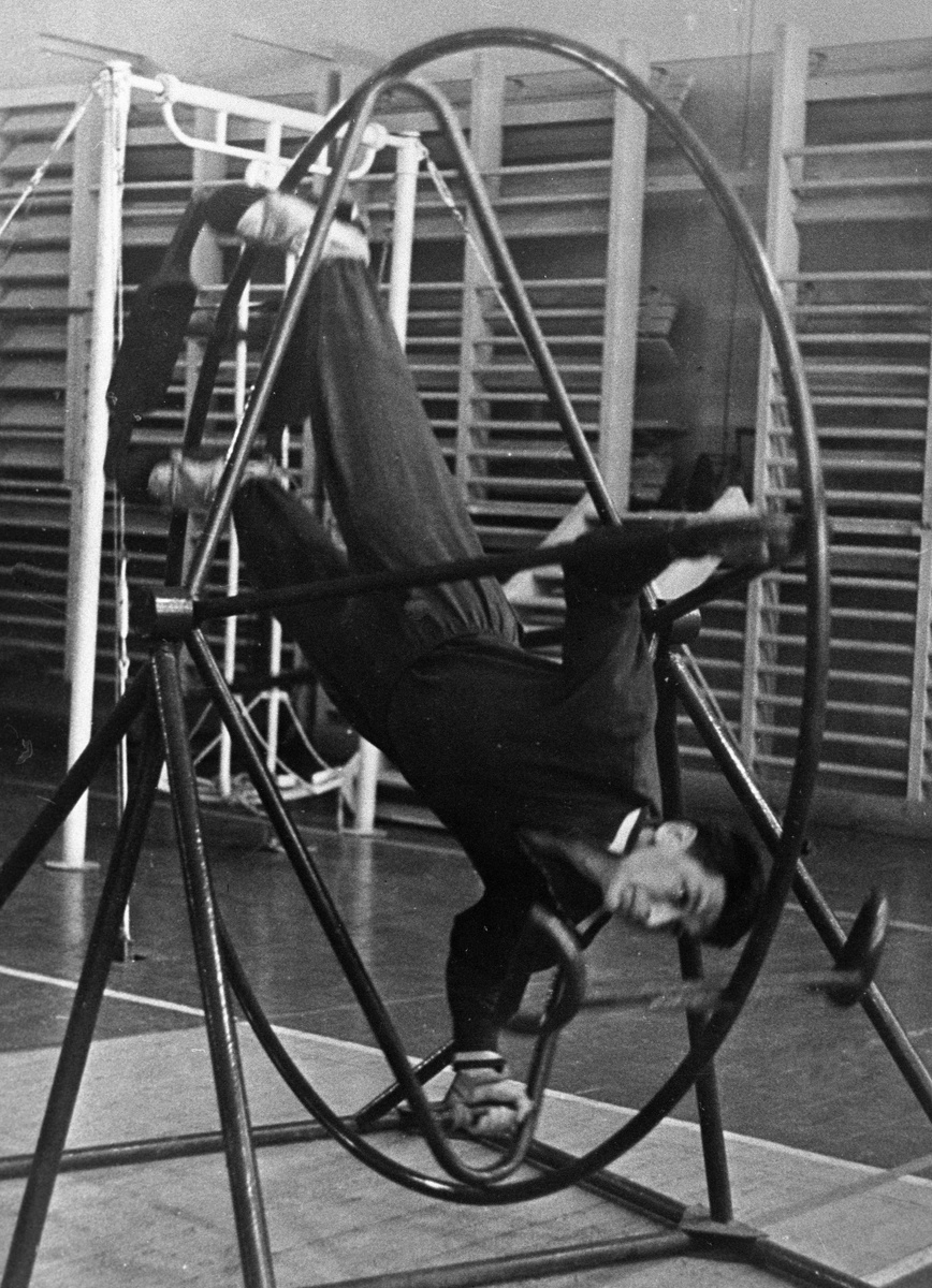    На момент зачисления самому старшему было 34 года, самому младшему — 23. Медико-биологическая проверка кандидатов включала в себя испытания на специальных стендах и установках / РИА Новости