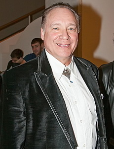 Источник фото https://upload.wikimedia.org/wikipedia/commons/a/a1/Maksim_Dunaevsky2013.jpg