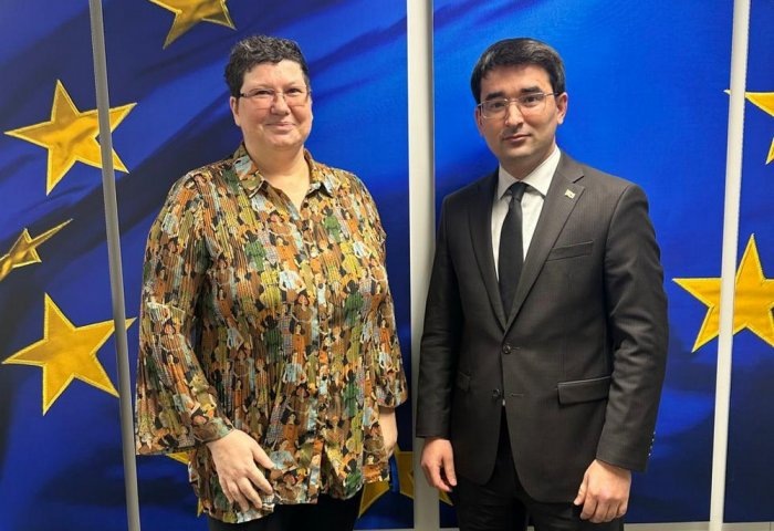 Встреча Сапара Пальванова с Люси Шестаковой, 10 января, 2025 г., Брюссель, Бельгия (Фото: Посольство Туркменистана в Бельгии)