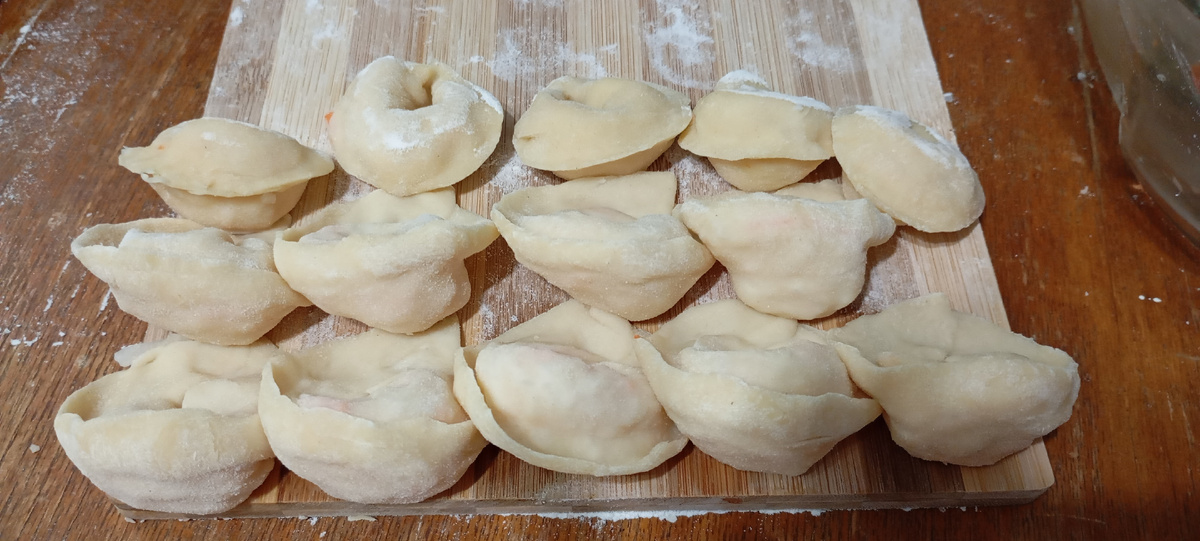 С капустой и с мясом.