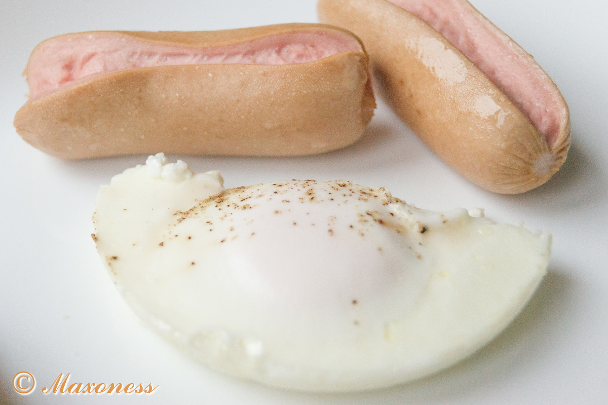 Паровая яичница с сосисками в мультиварке