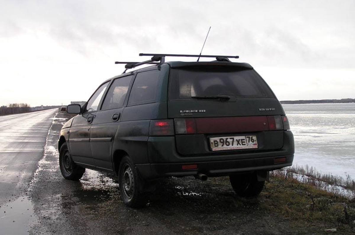 На обочине припаркована "одиннадцатая"