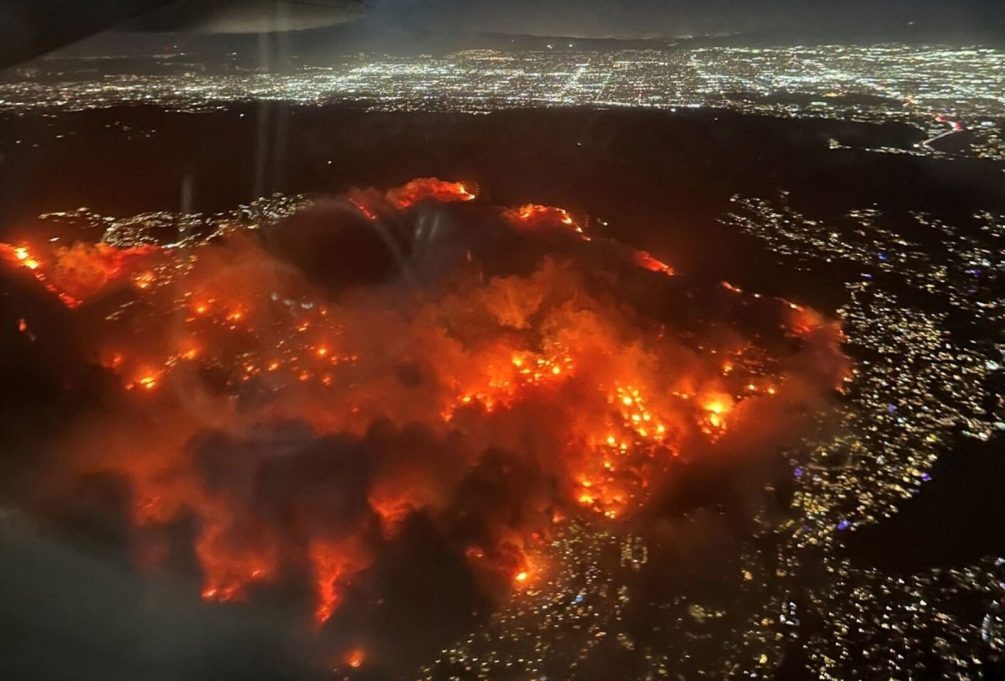    Пожары в окрестностях Лос-Анджелеса. Съемка с воздуха
