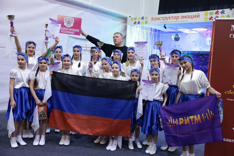 Дмитрий Исаенко и дети Донбасса Фото: Герман Гурнов